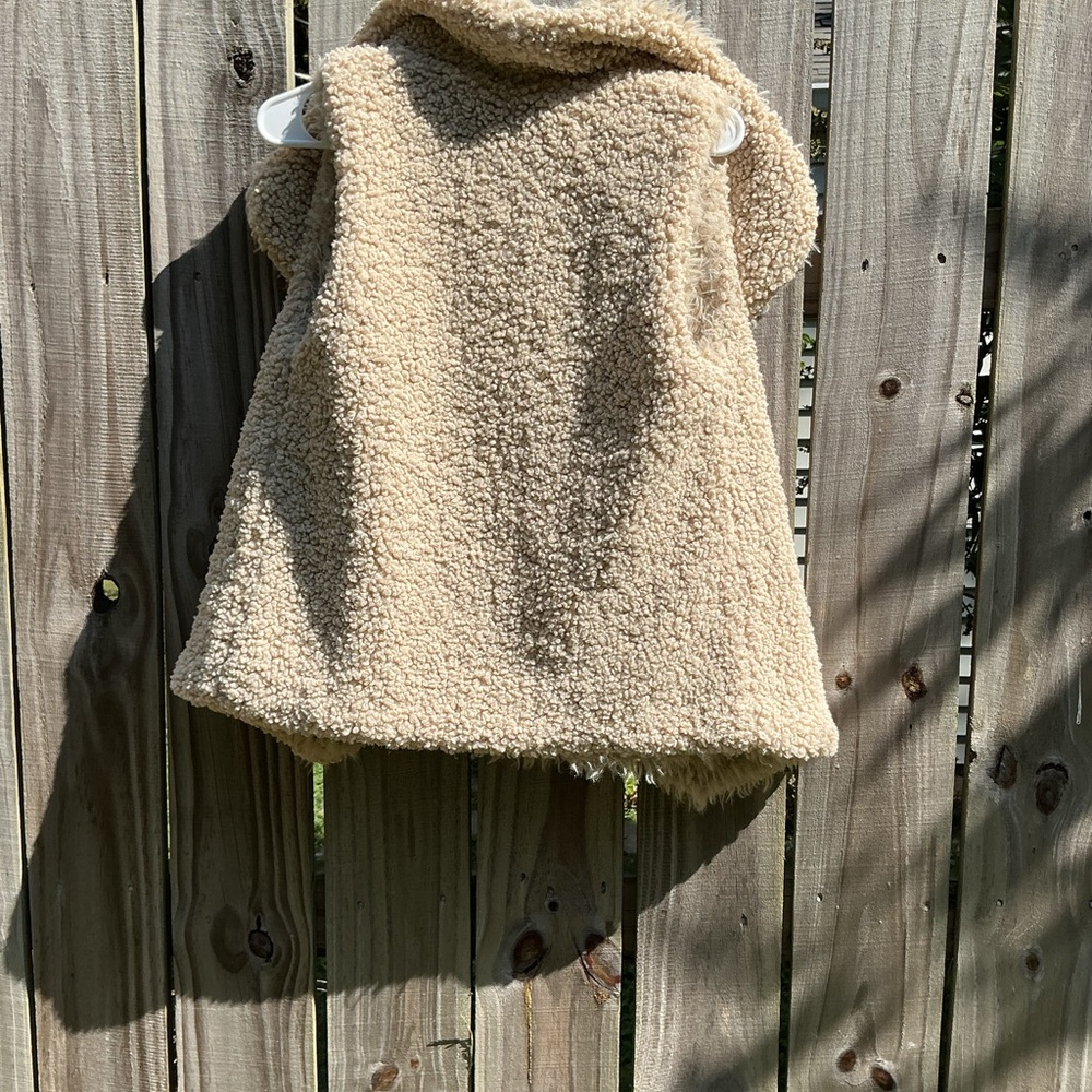 Reversible Furry Beige Vest - Picture 4 of 4